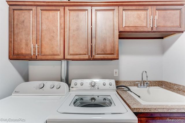 547 S Hawthorne Street, Westland, MI 48186