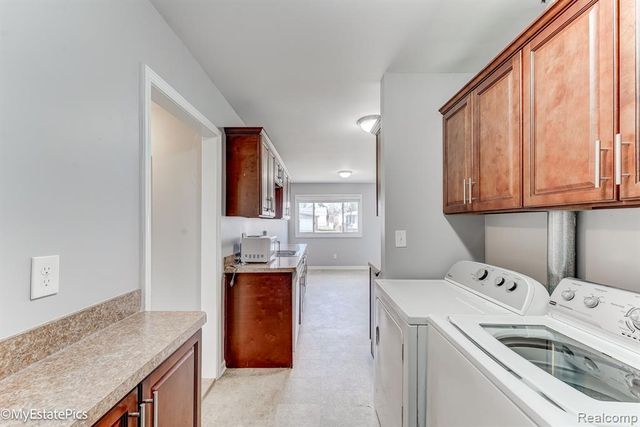 547 S Hawthorne Street, Westland, MI 48186