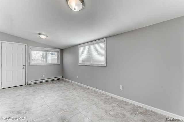 547 S Hawthorne Street, Westland, MI 48186