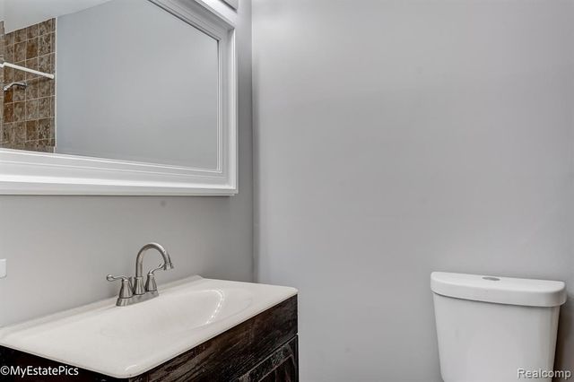 547 S Hawthorne Street, Westland, MI 48186