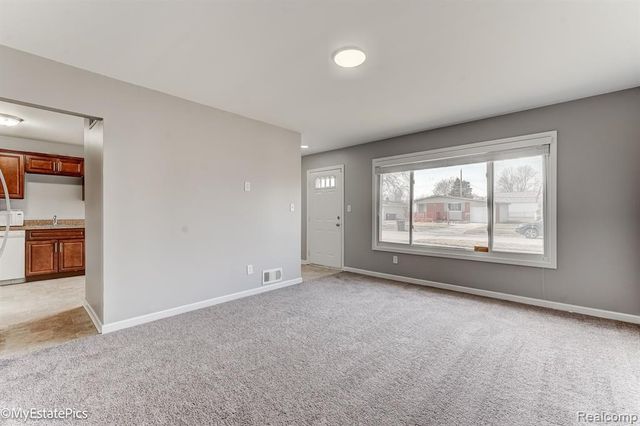 547 S Hawthorne Street, Westland, MI 48186