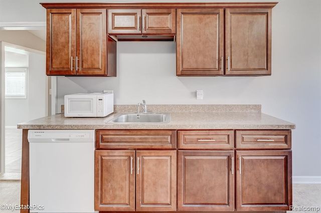 547 S Hawthorne Street, Westland, MI 48186