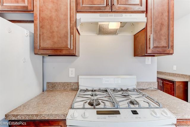 547 S Hawthorne Street, Westland, MI 48186