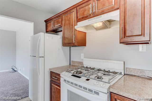 547 S Hawthorne Street, Westland, MI 48186