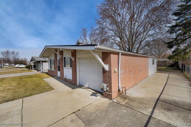 547 S Hawthorne Street, Westland, MI 48186