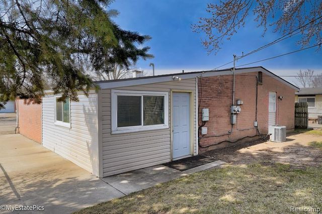 547 S Hawthorne Street, Westland, MI 48186
