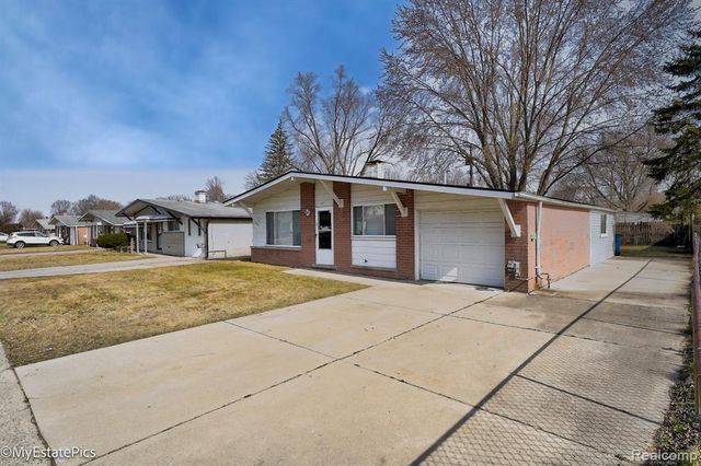 547 S Hawthorne Street, Westland, MI 48186