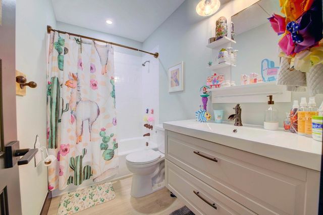 18111 NW 68th Avenue I210, Hialeah, FL 33015