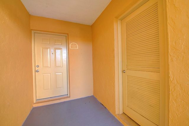 18111 NW 68th Avenue I210, Hialeah, FL 33015