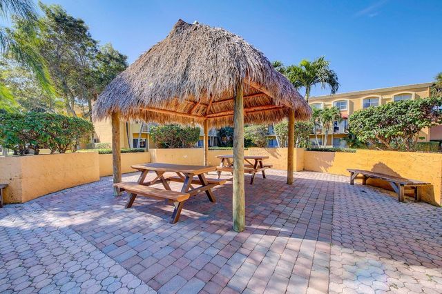 18111 NW 68th Avenue I210, Hialeah, FL 33015