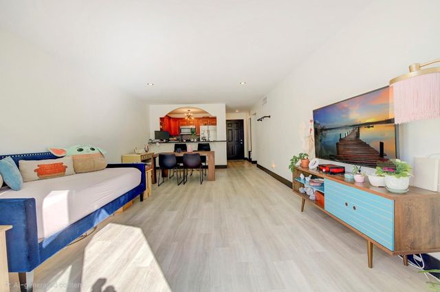 18111 NW 68th Avenue I210, Hialeah, FL 33015