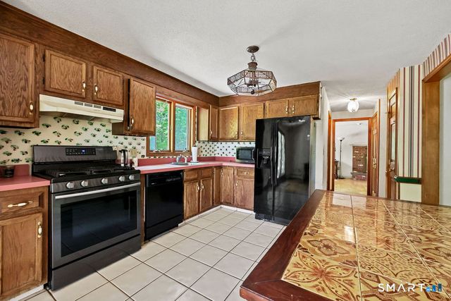 10 Oak Hill Drive, Clinton, CT 06413