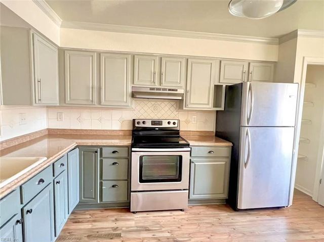 5218 Stockton DR, Virginia Beach, VA 23464