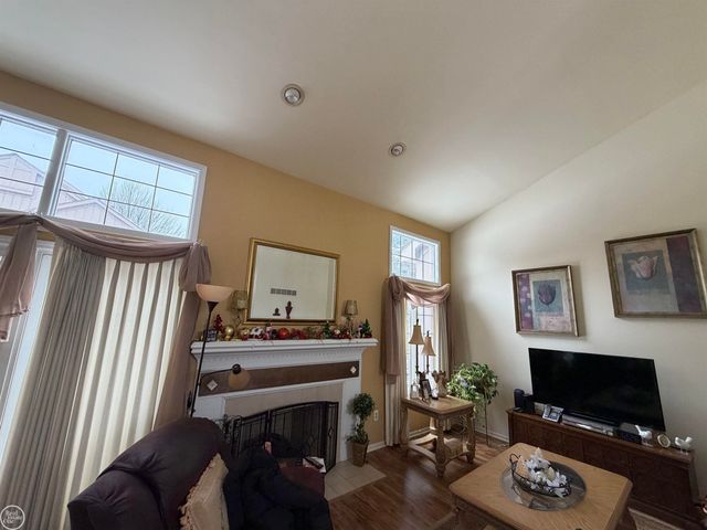 37884 N Laurel Park Drive, Livonia, MI 48152