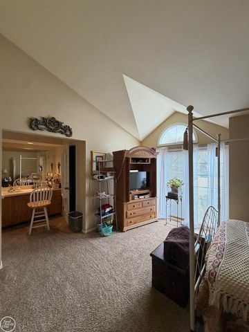 37884 N Laurel Park Drive, Livonia, MI 48152