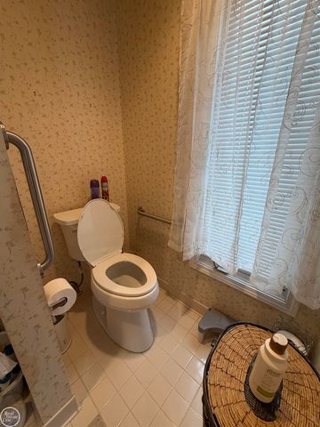 37884 N Laurel Park Drive, Livonia, MI 48152