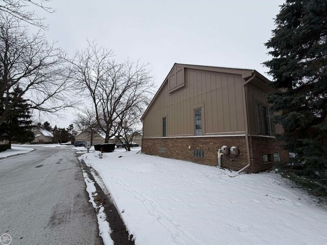 37884 N Laurel Park Drive, Livonia, MI 48152