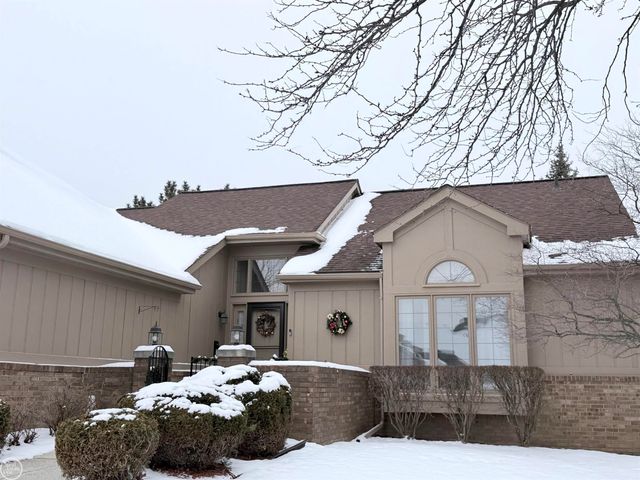 37884 N Laurel Park Drive, Livonia, MI 48152