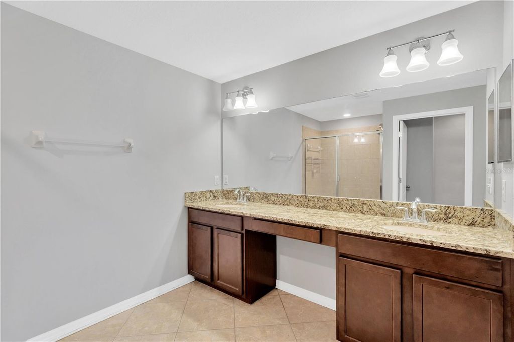 Image 18 of property listing at 8529 HUNTERS FORK LOOP, Ruskin, FL 33573
