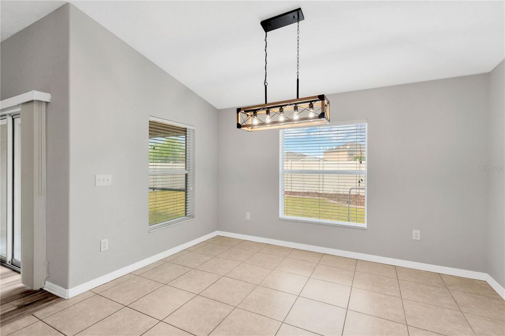 Image 7 of property listing at 8529 HUNTERS FORK LOOP, Ruskin, FL 33573
