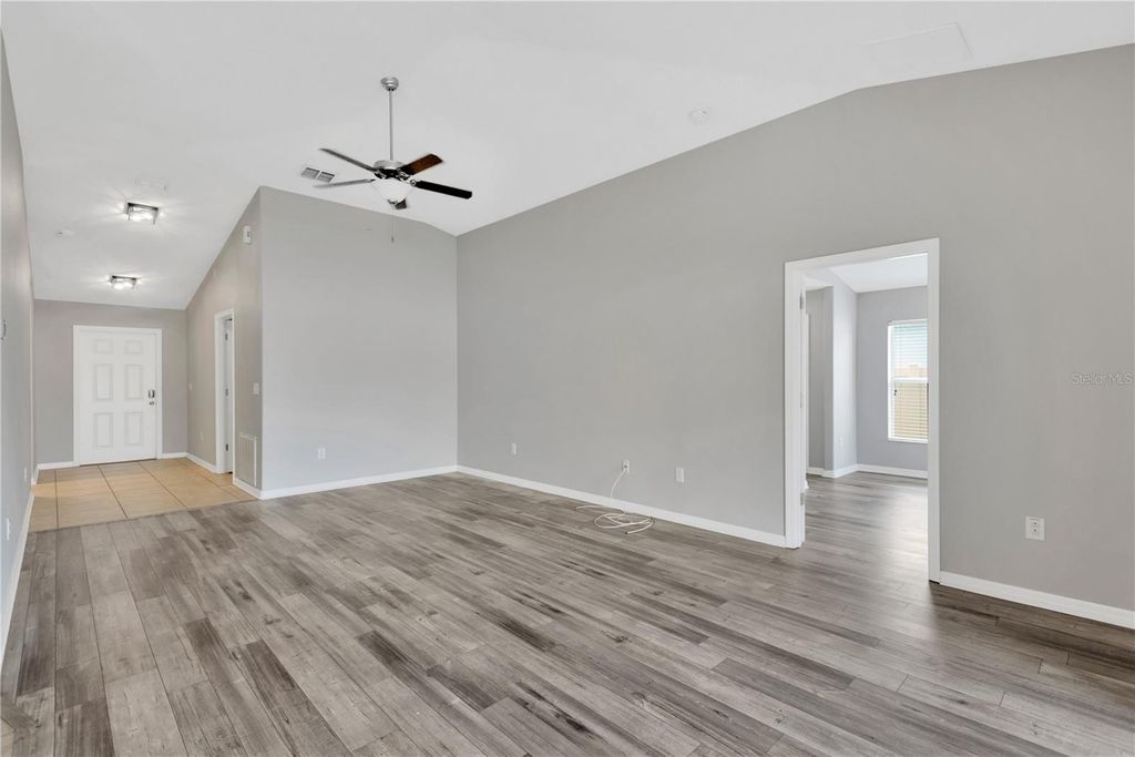 Image 9 of property listing at 8529 HUNTERS FORK LOOP, Ruskin, FL 33573