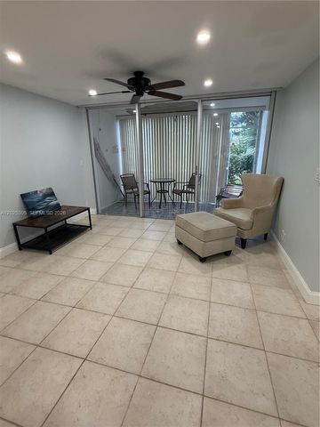942 NE 199th St 102, Miami, FL 33179