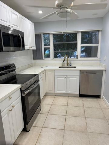 942 NE 199th St 102, Miami, FL 33179