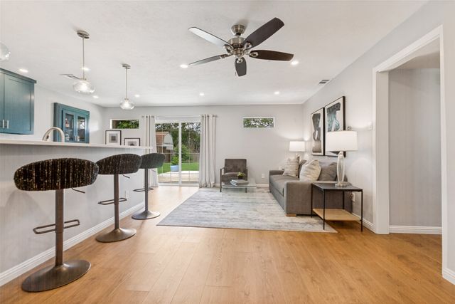 818 Wateka Way, Richardson, TX 75080