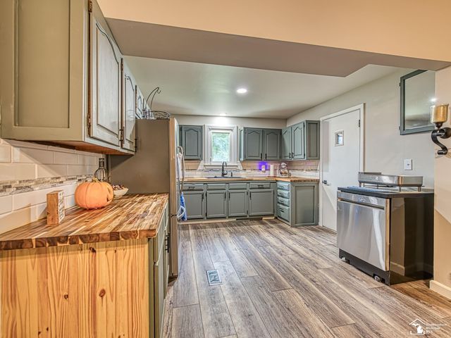 19248 sterling Street, Huron Twp, MI 48164