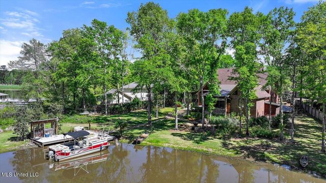 1109 Foxpoint, Brandon, MS 39047