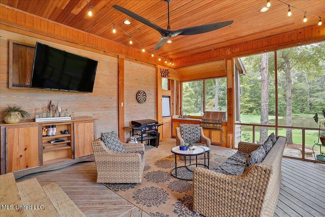 1109 Foxpoint, Brandon, MS 39047