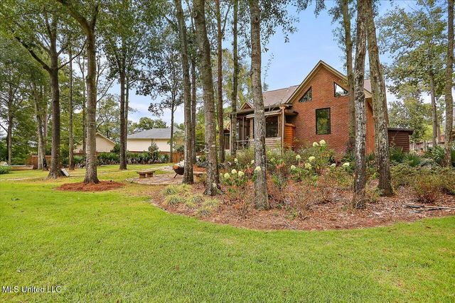 1109 Foxpoint, Brandon, MS 39047
