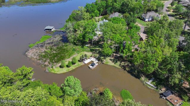 1109 Foxpoint, Brandon, MS 39047