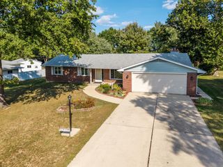 2430 Leesmoor Lane, Fort Wayne, IN 46808