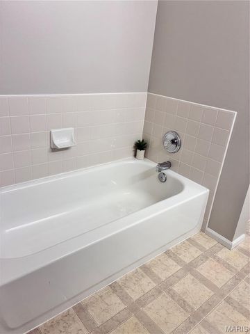221 Stone Run Boulevard, Wentzville, MO 63385
