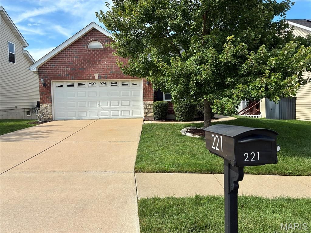 221 Stone Run Boulevard, Wentzville, MO 63385