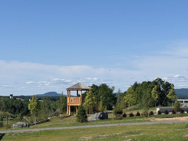 25 Mabel Way, South Burlington, VT 05403