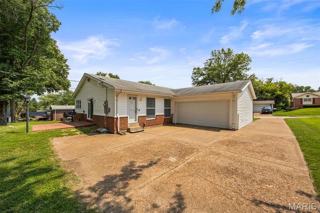 3985 Fairway Drive, Florissant, MO 63033