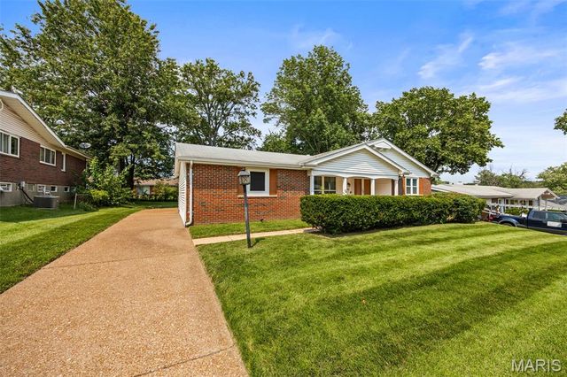 3985 Fairway Drive, Florissant, MO 63033