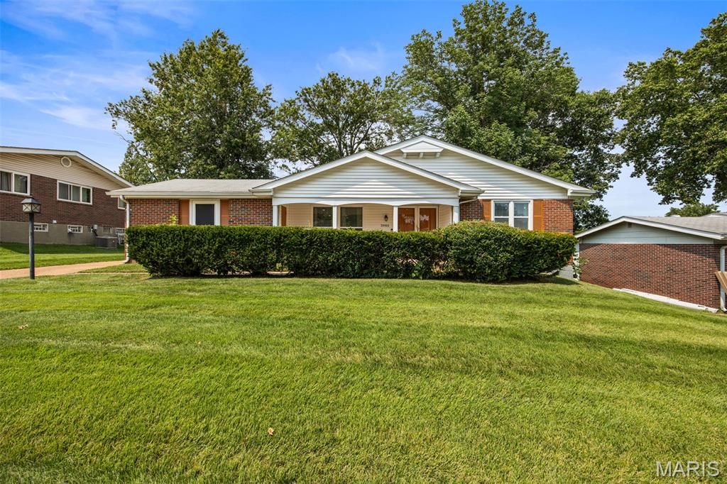 3985 Fairway Drive, Florissant, MO 63033