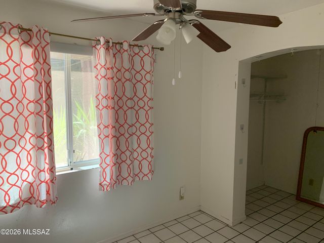 955 N Larry Place, Tucson, AZ 85710