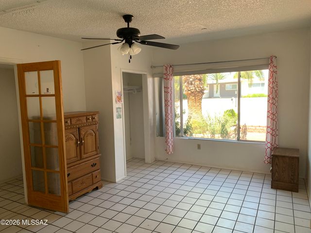 955 N Larry Place, Tucson, AZ 85710