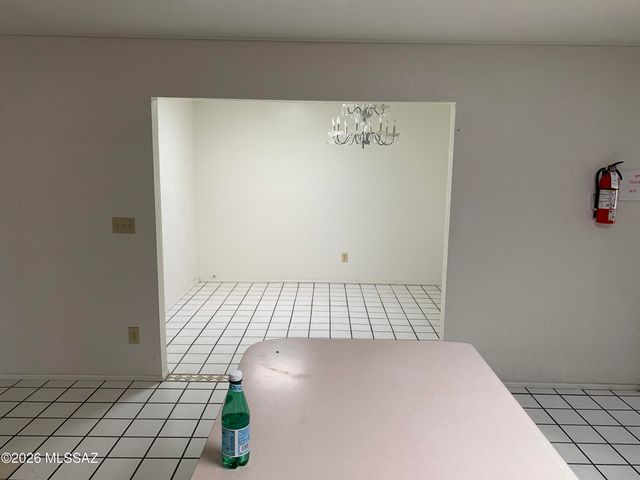 955 N Larry Place, Tucson, AZ 85710