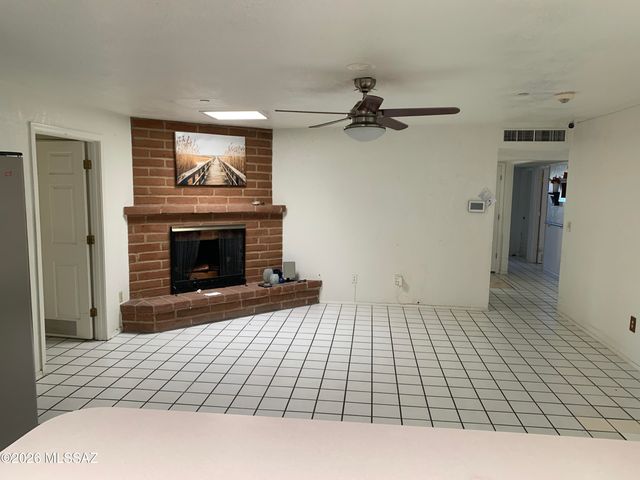 955 N Larry Place, Tucson, AZ 85710
