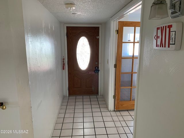 955 N Larry Place, Tucson, AZ 85710