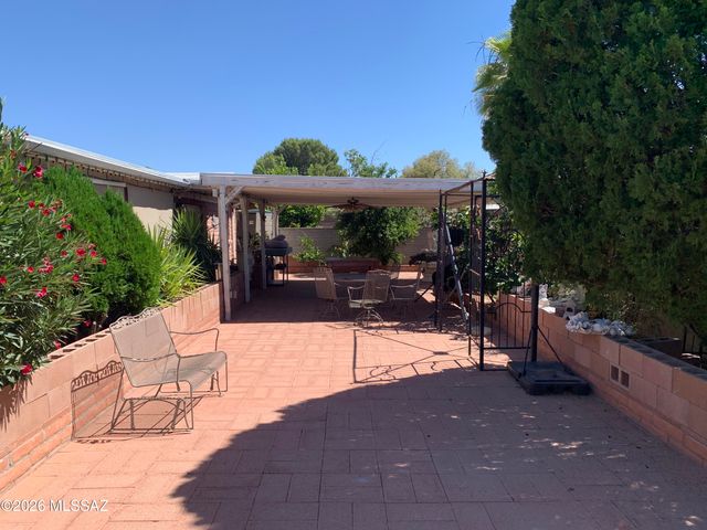 955 N Larry Place, Tucson, AZ 85710