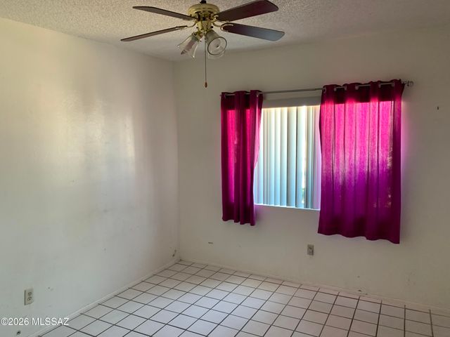 955 N Larry Place, Tucson, AZ 85710
