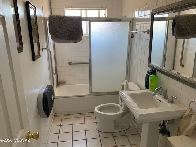 955 N Larry Place, Tucson, AZ 85710