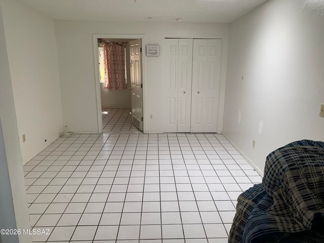 955 N Larry Place, Tucson, AZ 85710