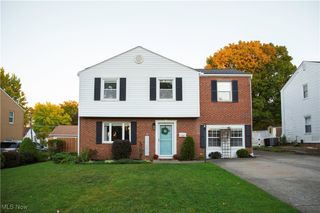 5367 Strawberry Lane, Willoughby, OH 44094